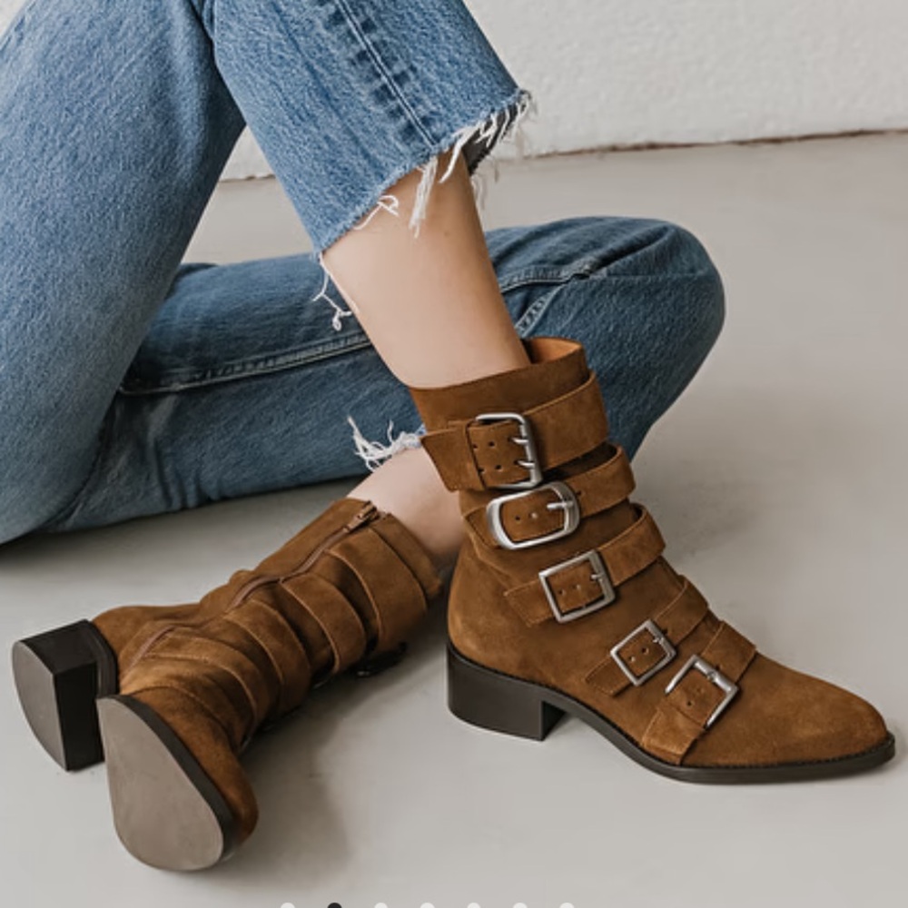 NWOT Jonak - buckle pointy toe boots